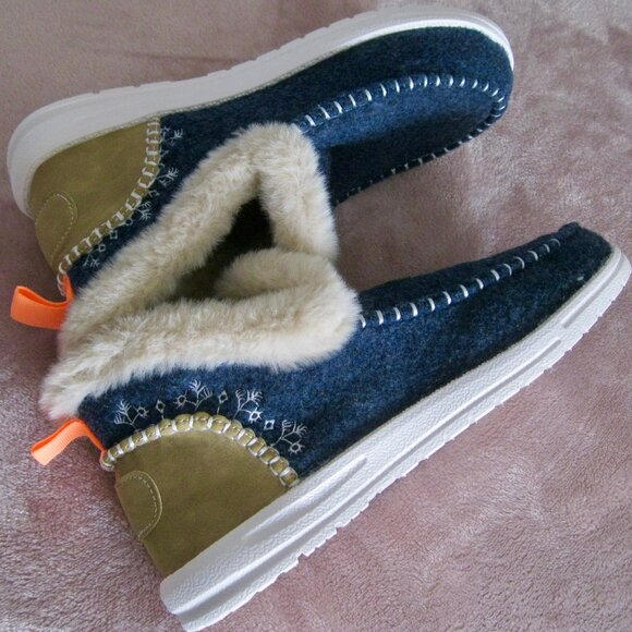 NEW SOFT, PLUSH SLIP-ON SNEAKERS/SHOES FOR COZY WARM FEET SIZE 8 (EU 39) - Picture 1 of 9